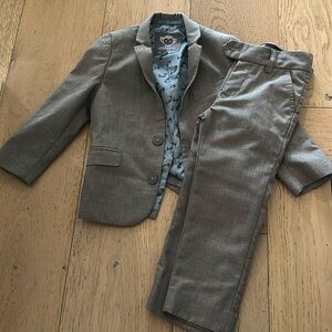 Appaman fine tailoring kids grey suit (size 4T)